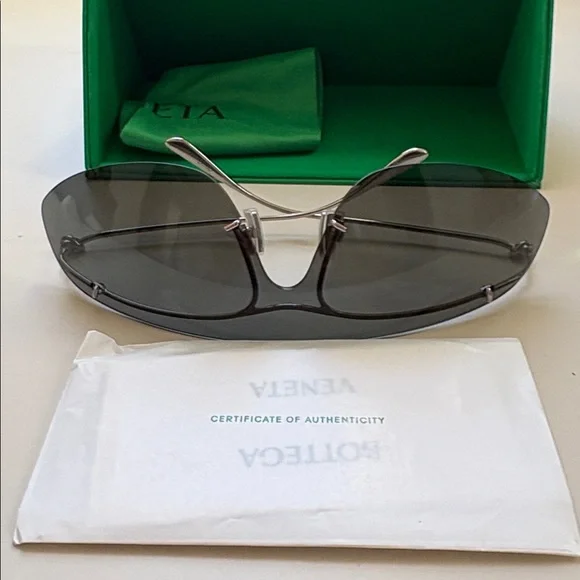 New Bottega Veneta sunglasses - Picture 6 of 6